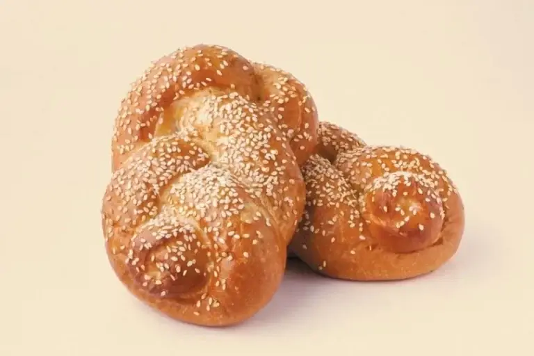 לחמניה-קלועה-(חלה)-1920w